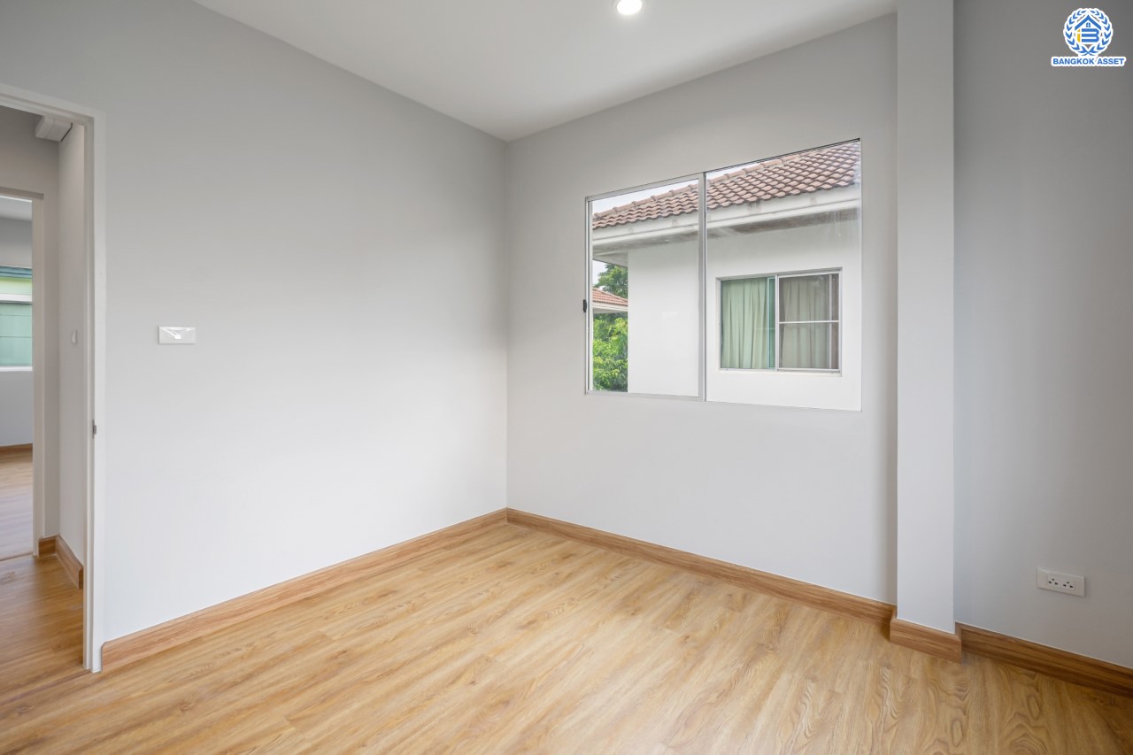 บ้านมือสองตกแต่งใหม่ แบรนด์ L&H ม.พฤกษ์ลดา ติวานนท์-ราชพฤกษ์ เนื้อที่ 52.6 ตร.ว. ฟังก์ชัน 3 ห้องนอน 2 ห้องน้ำ จอดรถได้ 2 คัน บนทำเลติดใหญ่ ถนน 345 ต่อเนื่อง ถ.ราชพฤกษ์ เชื่อมต่อหลายเส้นทาง ใกล้ทางด่วน "ศรีสมาน"